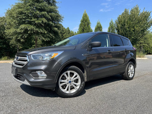 Used 2019 Ford Escape SE image 2