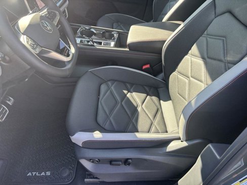 New 2025 Volkswagen Atlas Peak Edition SE image 10