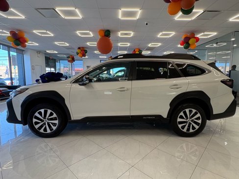 Used 2024 Subaru Outback Premium image 4