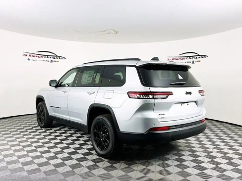 New 2025 Jeep Grand Cherokee L Laredo image 6