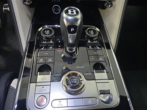New 2025 Bentley Flying Spur Plug-In Hybrid image 17