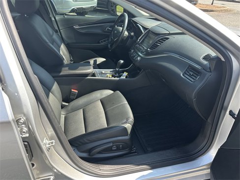 Used 2019 Chevrolet Impala LT w/ LT Convenience Package image 9