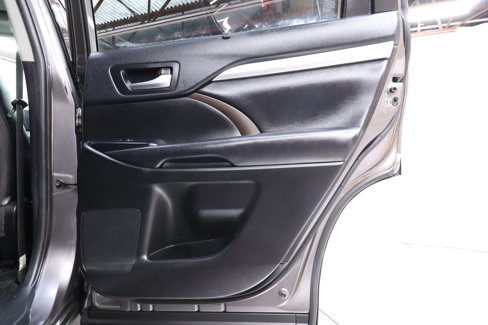 Used 2019 Toyota Highlander AWD V6 image 25