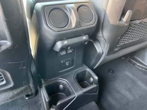 Used 2025 Jeep Wrangler Unlimited Rubicon image 24
