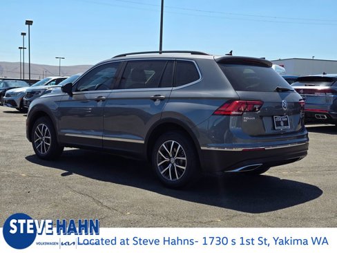 Used 2020 Volkswagen Tiguan SE w/ Panoramic Sunroof Package image 3