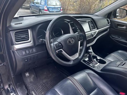 Used 2019 Toyota Highlander SE image 12