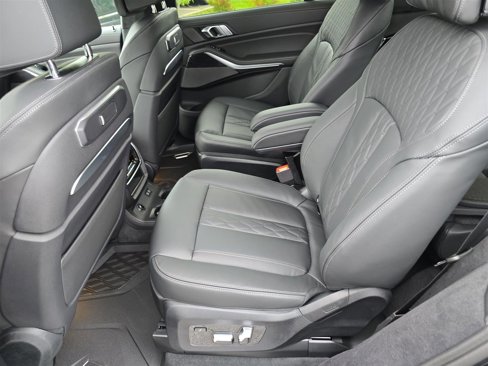 New 2026 BMW X7 M60i image 17