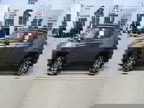 Used 2022 Jeep Compass Limited w/ Elite Group image 3