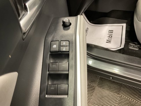 Used 2021 Toyota Highlander XLE image 14