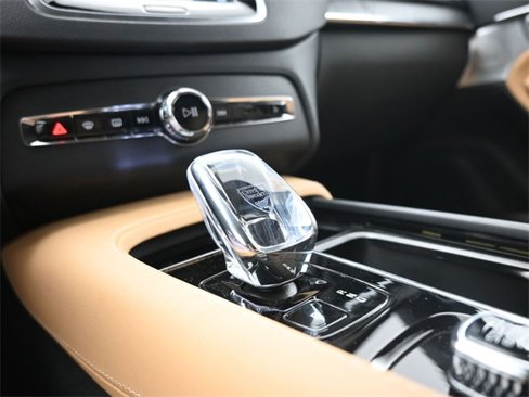 Used 2024 Volvo XC90 B6 Ultimate w/ Lounge Package image 12