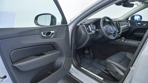 Certified 2025 Volvo XC60 B5 Core w/ Protection Package Premier image 20
