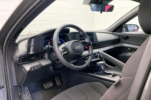 Used 2025 Hyundai Elantra Sport image 11
