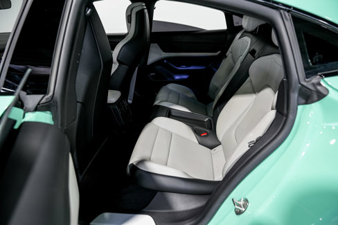 Used 2022 Porsche Taycan 4S image 36