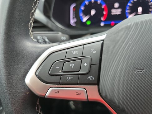 Certified 2023 Volkswagen Taos SEL image 16