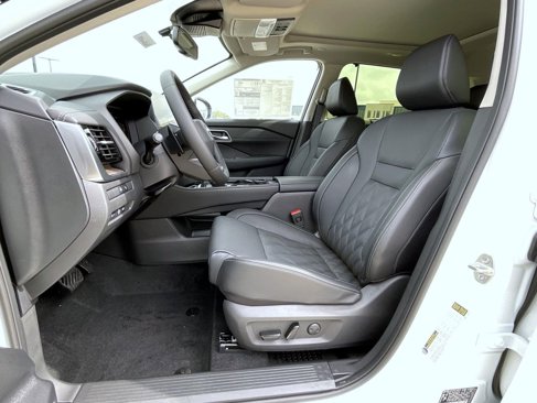 New 2026 Nissan Rogue Platinum image 11