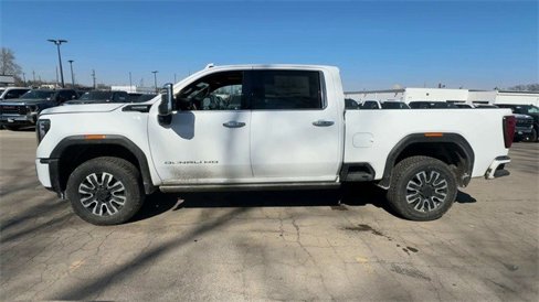 New 2025 GMC Sierra 2500 Denali Ultimate image 5