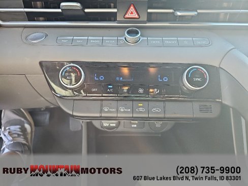 Used 2024 Hyundai Elantra SEL image 15
