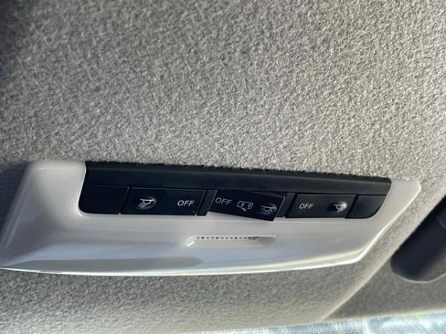 Used 2018 Nissan Kicks SV image 58