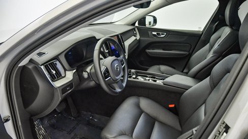 Certified 2025 Volvo XC60 B5 Plus image 18
