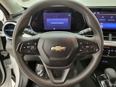 Used 2024 Chevrolet Trax LT image 2