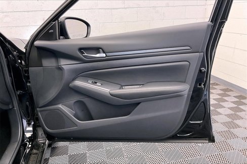 Certified 2024 Nissan Altima 2.5 SV w/ SV Premium Package image 25