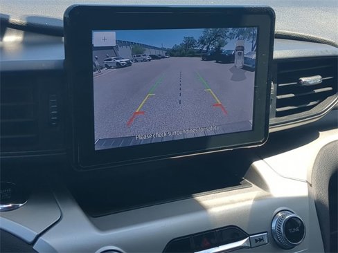 Used 2022 Ford Explorer XLT image 10