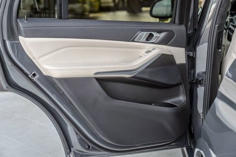 Used 2022 BMW X7 xDrive40i w/ M Sport Package image 52