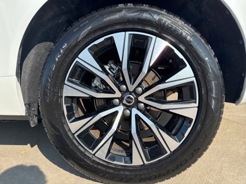 Certified 2025 Volvo XC60 B5 Plus image 10