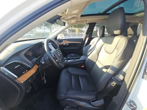 Certified 2025 Volvo XC90 B6 Ultra image 5