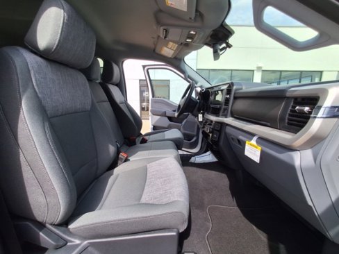 New 2025 Ford F550 4x4 Crew Cab image 17