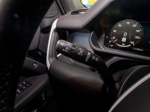 New 2025 Land Rover Defender 130 X-Dynamic SE image 12