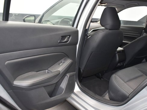 Used 2024 Nissan Altima 2.5 SV image 13