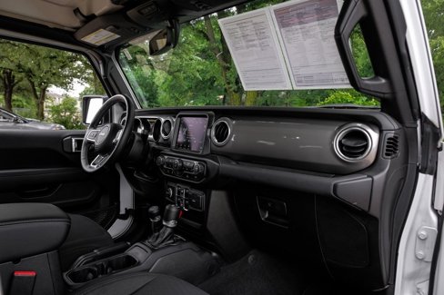 Used 2022 Jeep Wrangler Unlimited Sahara w/ Cold Weather Group image 24