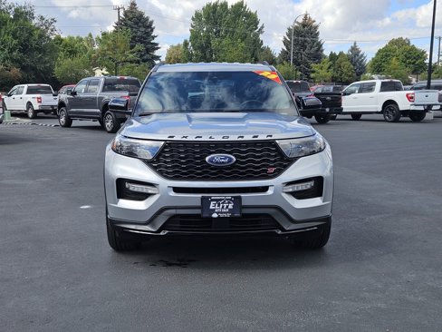 Used 2023 Ford Explorer ST image 2
