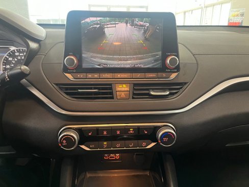 Used 2022 Nissan Altima 2.5 SV w/ SV Premium Package image 6