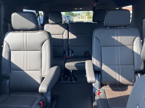 New 2026 Chevrolet Suburban High Country image 9