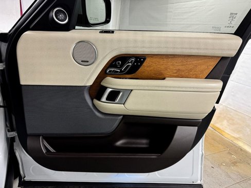 Used 2019 Land Rover Range Rover HSE image 18