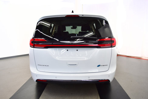 Used 2024 Chrysler Pacifica Limited image 7