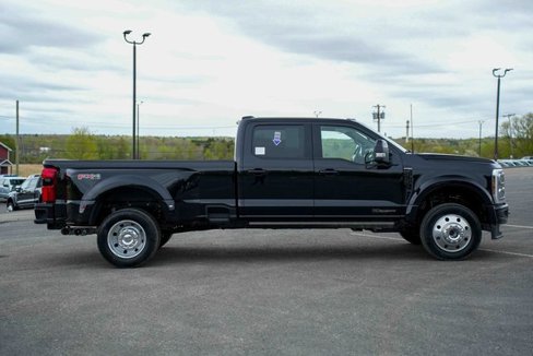 Used 2025 Ford F450 Platinum w/ FX4 Off-Road Package image 4