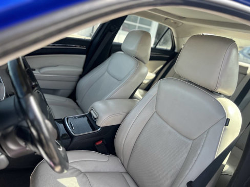 Used 2018 Chrysler 300 Limited w/ Safetytec Plus Group image 15