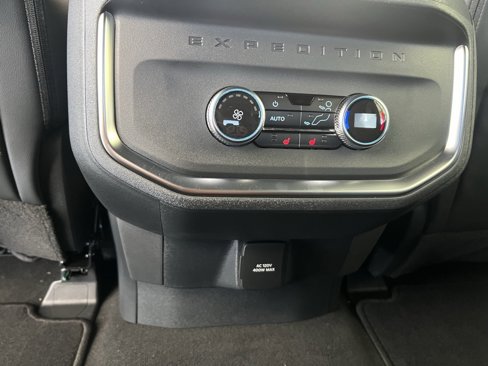 New 2025 Ford Expedition Platinum w/ Stealth Appearance Package image 18