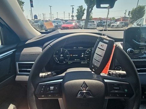 New 2025 Mitsubishi Outlander SE image 49
