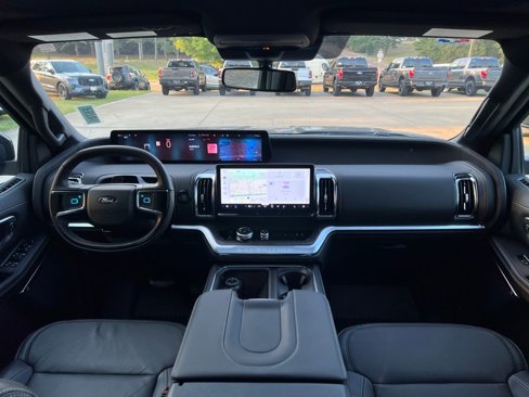 New 2025 Ford Expedition Platinum image 13
