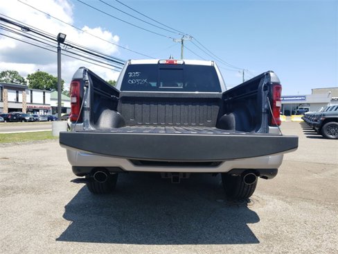 New 2025 RAM 1500 4x4 Crew Cab image 36
