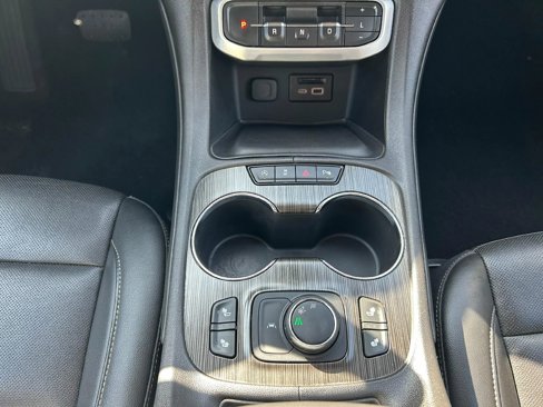Used 2023 GMC Acadia SLT image 32