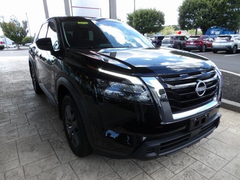 Certified 2024 Nissan Pathfinder S image 3