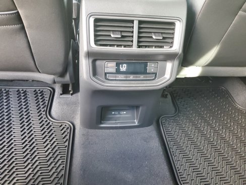 New 2026 Volkswagen Atlas SE image 11