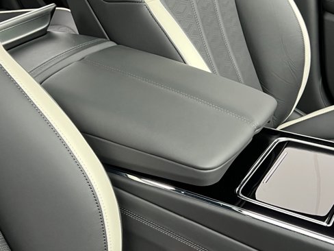 New 2025 Bentley Flying Spur Plug-In Hybrid image 59