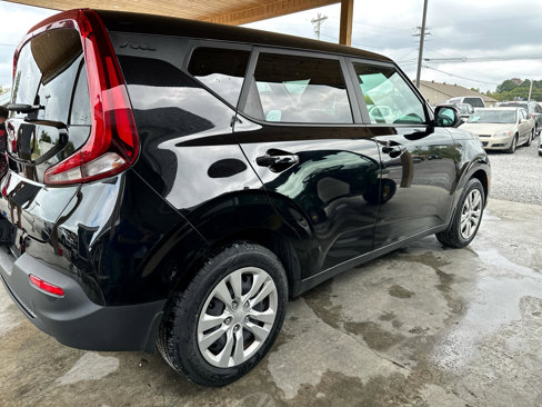 Used 2022 Kia Soul LX image 12