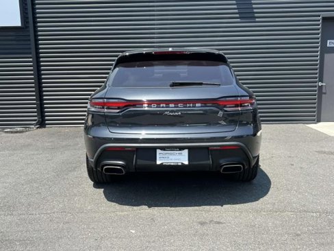 Certified 2022 Porsche Macan image 9